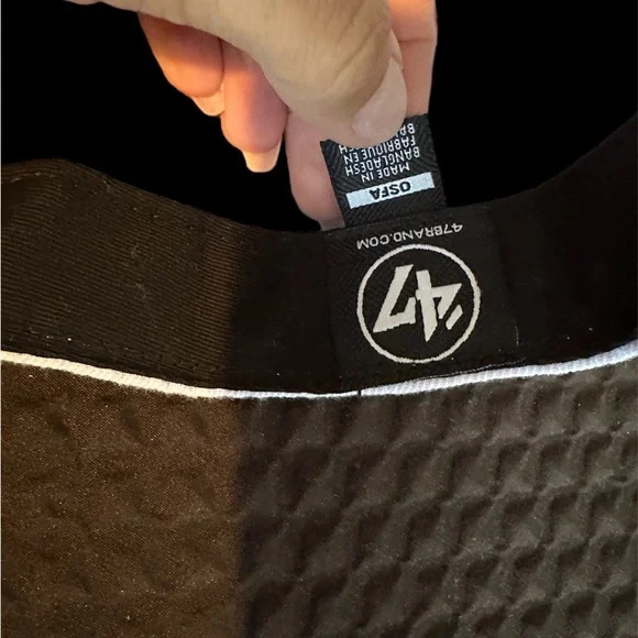 White cap - Picture 4 of 4